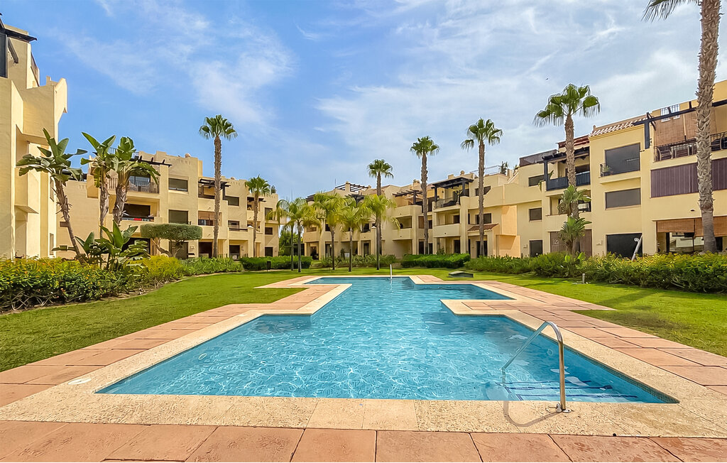 Roda Golf communal swimming pool